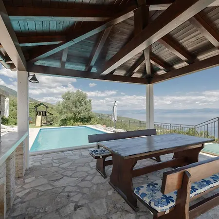 Country Lady Villa *