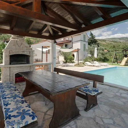 Country Lady Villa *